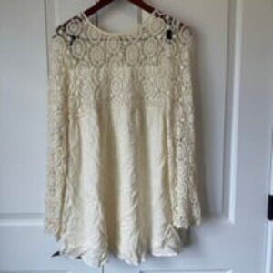 State Size M Cream Long Sleeve Lace